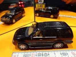Ford Lincoln Navigator  1:43 (ohne Box) China  > (H5)