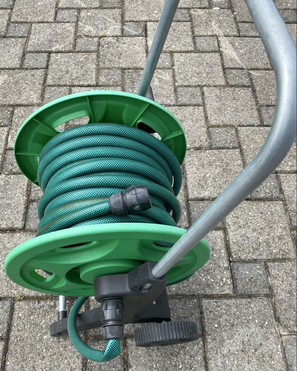 Tubi & Tubi flessibili: Schlauchwagen Schlauchrollenhalter mit Schlauch – Usato da Bözberg venduto da RosmarieOb