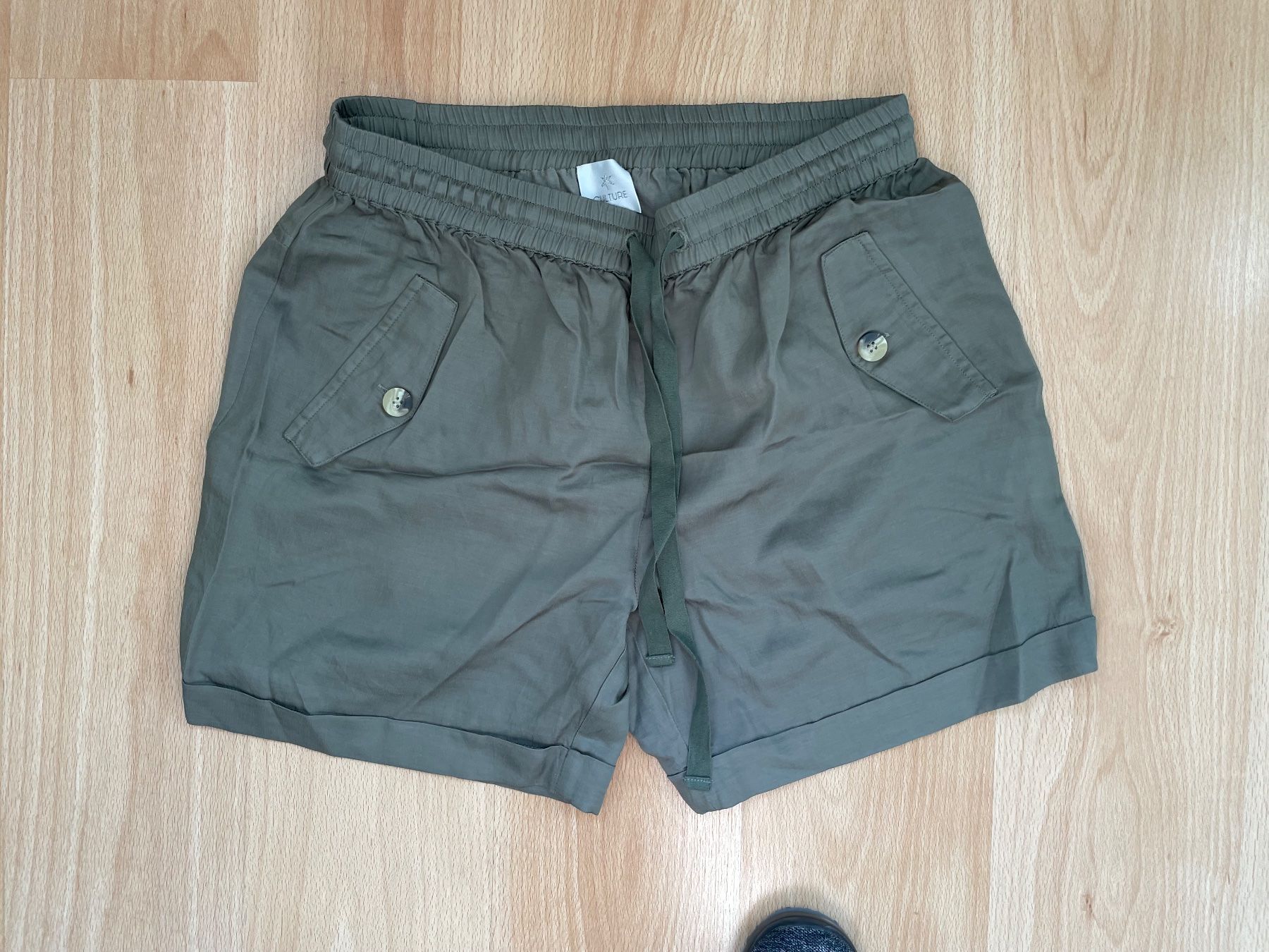 Pantaloni: Shorts Culture Gr M – Nuovo (secondo la descrizione) da Zürich venduto da Pony74