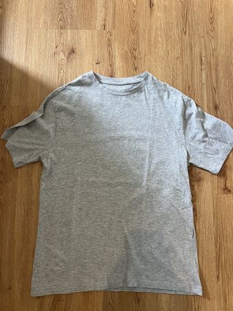 Graues T-Shirt 