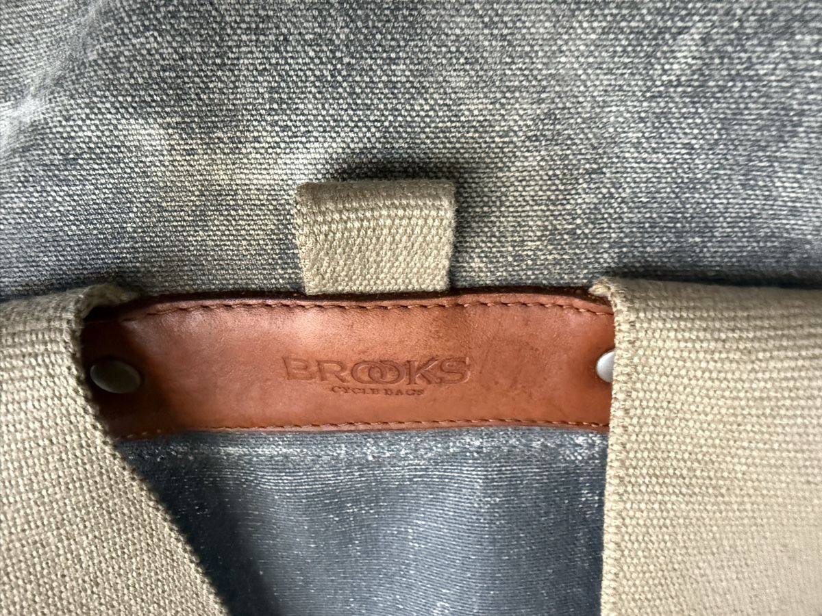 Brooks Zaini: Rucksack Brooks 26l Roll-Top grau  – Usato da Zürich venduto da OLDandNEW. 2