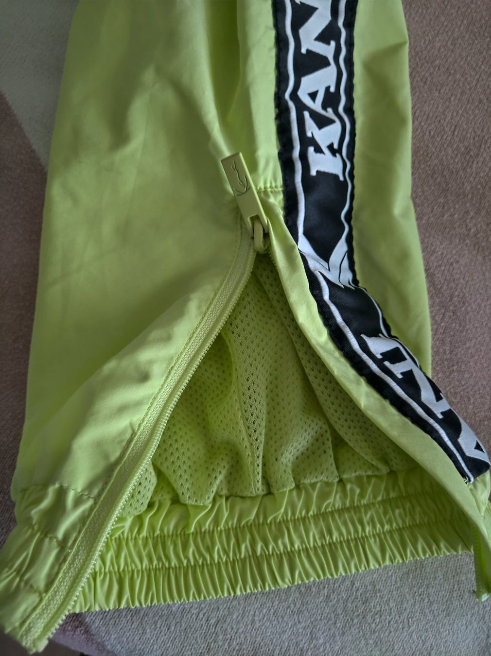 Pantaloni: Kani Trainerhose – Usato da Salenstein venduto da Silly...0 4