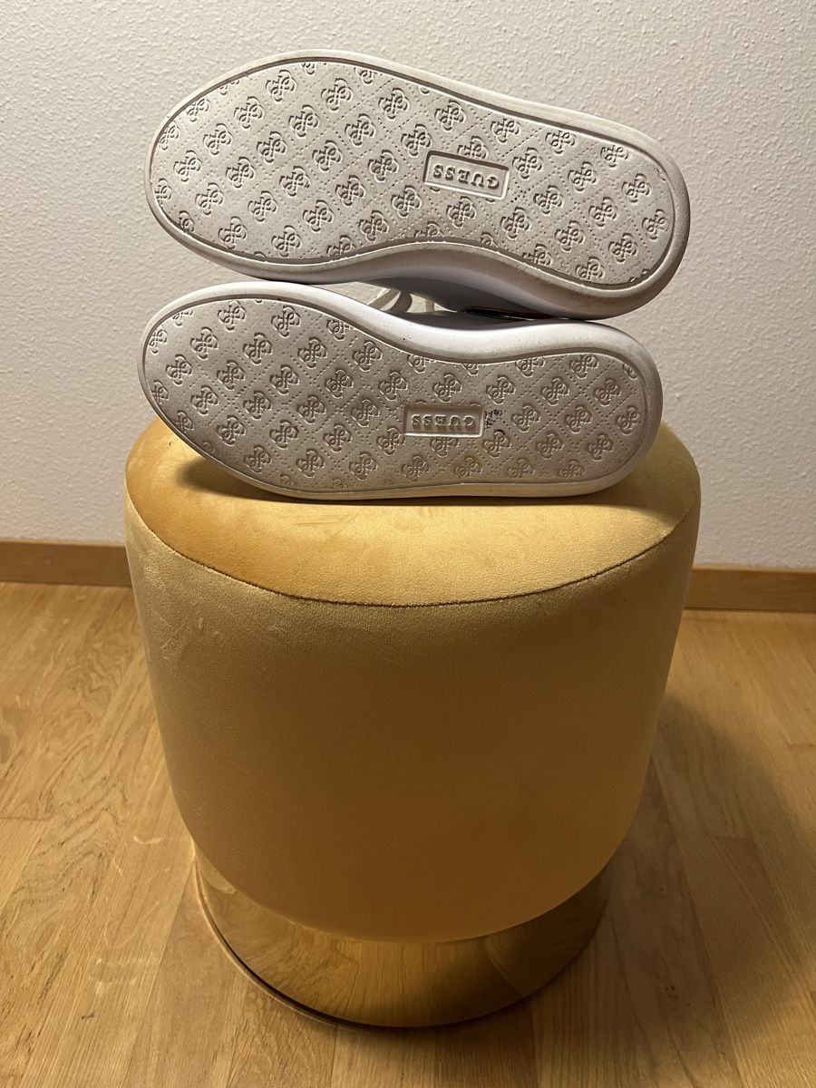 Guess Scarpe da donna: Guess Bradly Sneaker – Usato da Sisseln AG venduto da L.A.88 2