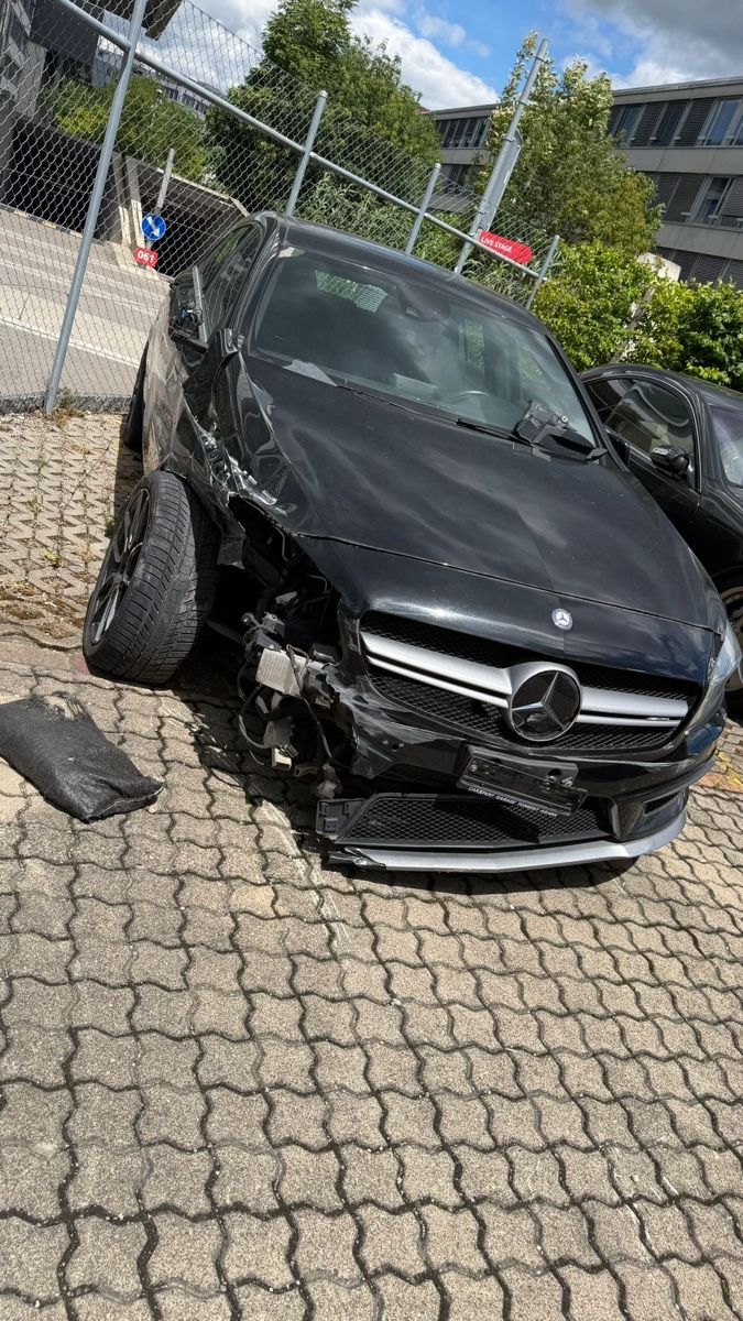 Mercedes-Benz Automobili: Mercedes A45 AMG Unfallwagen  – Difettoso da Luzern venduto da Christian-07