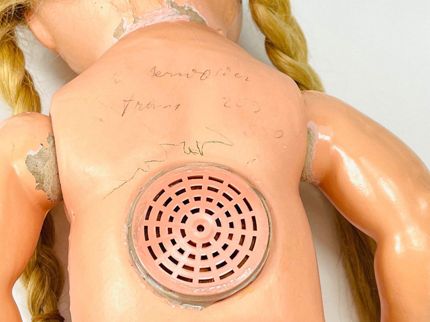 Puppen: Antike Puppe mit blonden Zöpfen – Gebraucht aus Zürich von Arche_Brockenhaus 8