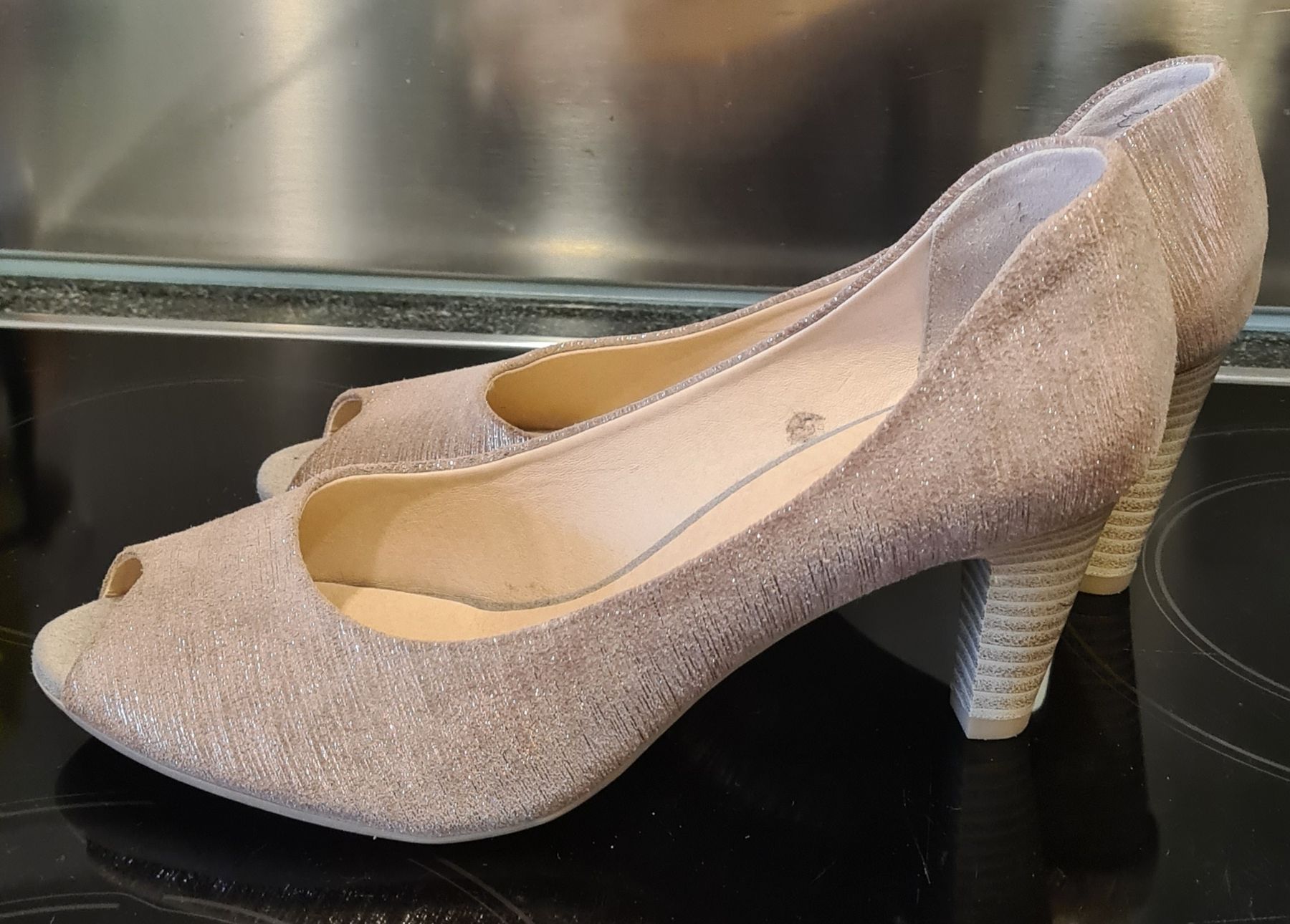 Damenschuhe: Sandale  Caprice – Gebraucht aus Schüpfen von Kreuzschraube 1