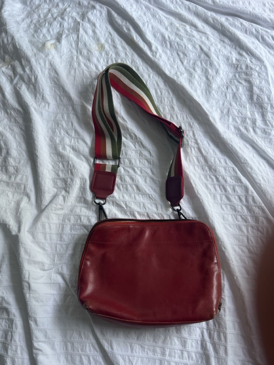 Borse da donna: Kitchener red leather handbag with striped strap used – Usato da Bremgarten b. Bern venduto da chouyanyan