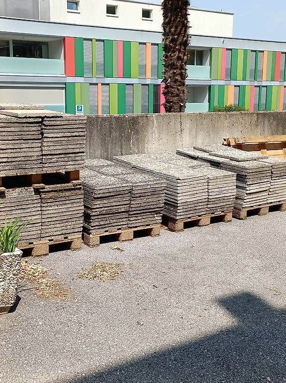 Rivestimenti per pavimenti: Piastrelle da giardino – Usato da Pazzallo venduto da inf_xbq5 1