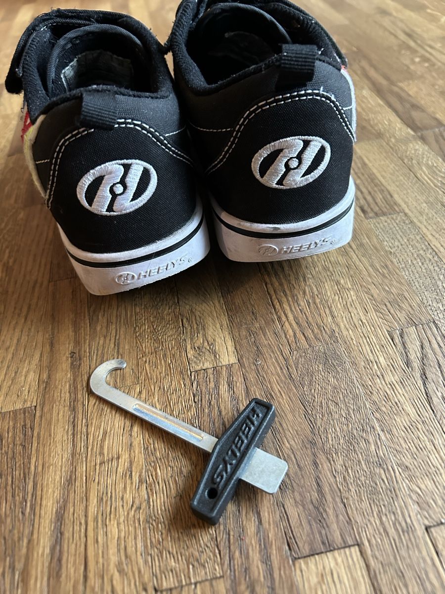 Pattini in linea & Pattini a rotelle: Heelys Rollschuhe gr. 33 – Usato da Kriens venduto da Exberlinerz 2