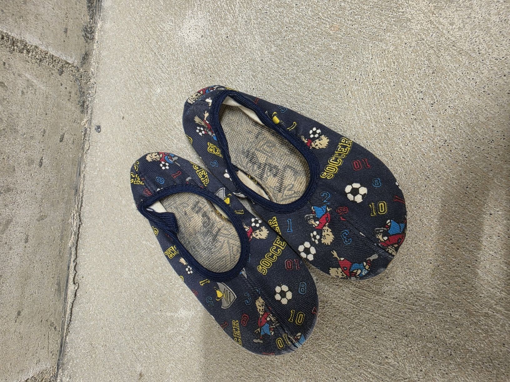 Scarpe per ragazzi: Täppeli jungs Grösse 27 – Usato da Rickenbach Sulz venduto da VickyJolina 1