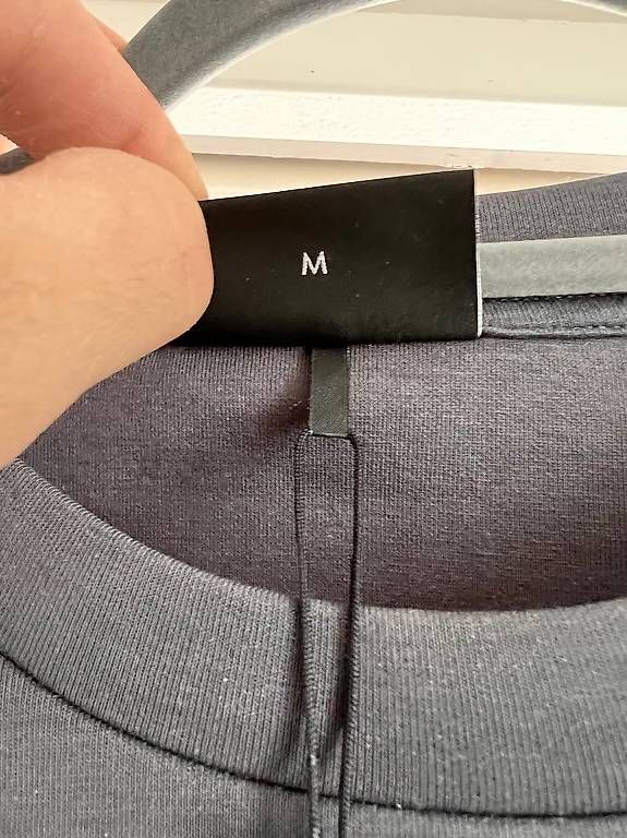 Maglioni & Felpe: Armani Sweatshirt (M) – Usato da Wädenswil venduto da Volvic13 4