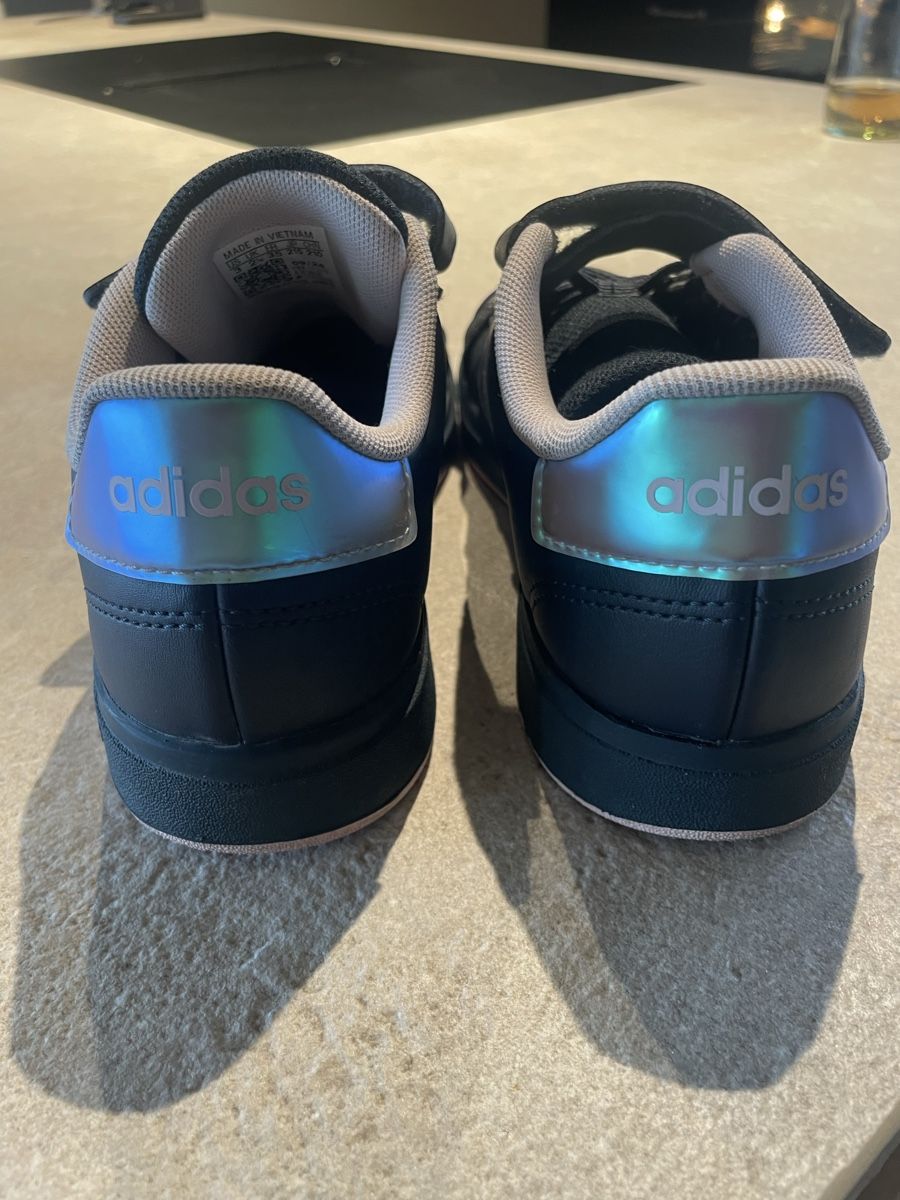 Adidas Scarpe per ragazze: Adidas Sneaker – Usato da Heiligenschwendi venduto da Mike73 3