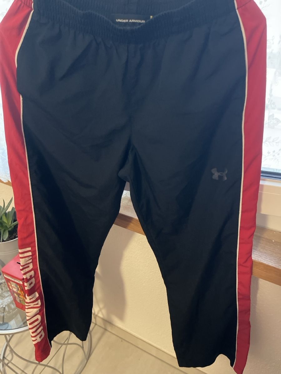 Under Armour Leggings: Under Armour Track Pants Black Red Size L used – Nuovo (secondo la descrizione) da Winterthur venduto da shp_xcc5 1