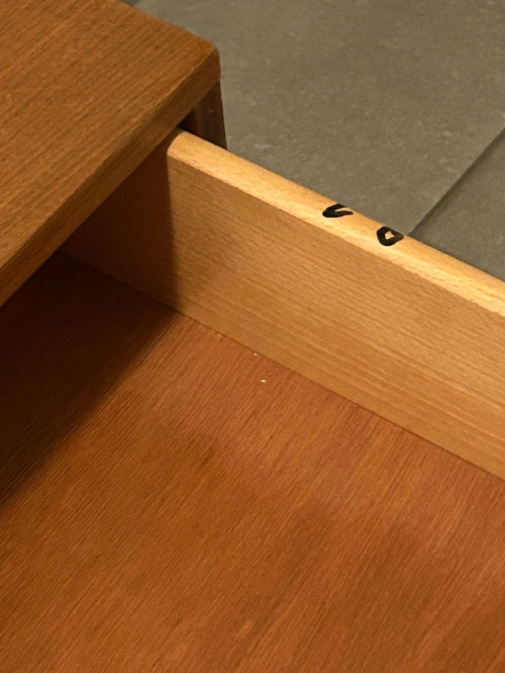 Cassettiere: Sideboard année 50-60 en teck avec 4 tiroirs – Usato da Echallens venduto da VintageMann 5