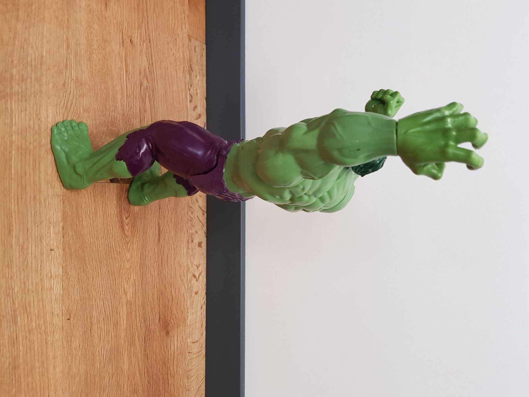 Statuette: Marvel Avengers Hulk-Figur Titan – Usato da Büron venduto da preact 9