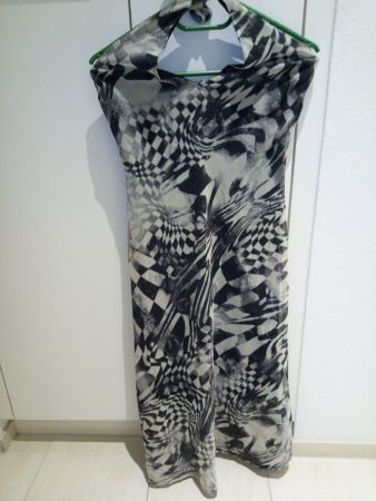 Sexy Neckholder Kleid, mit schwarz/weissen Muster, in S