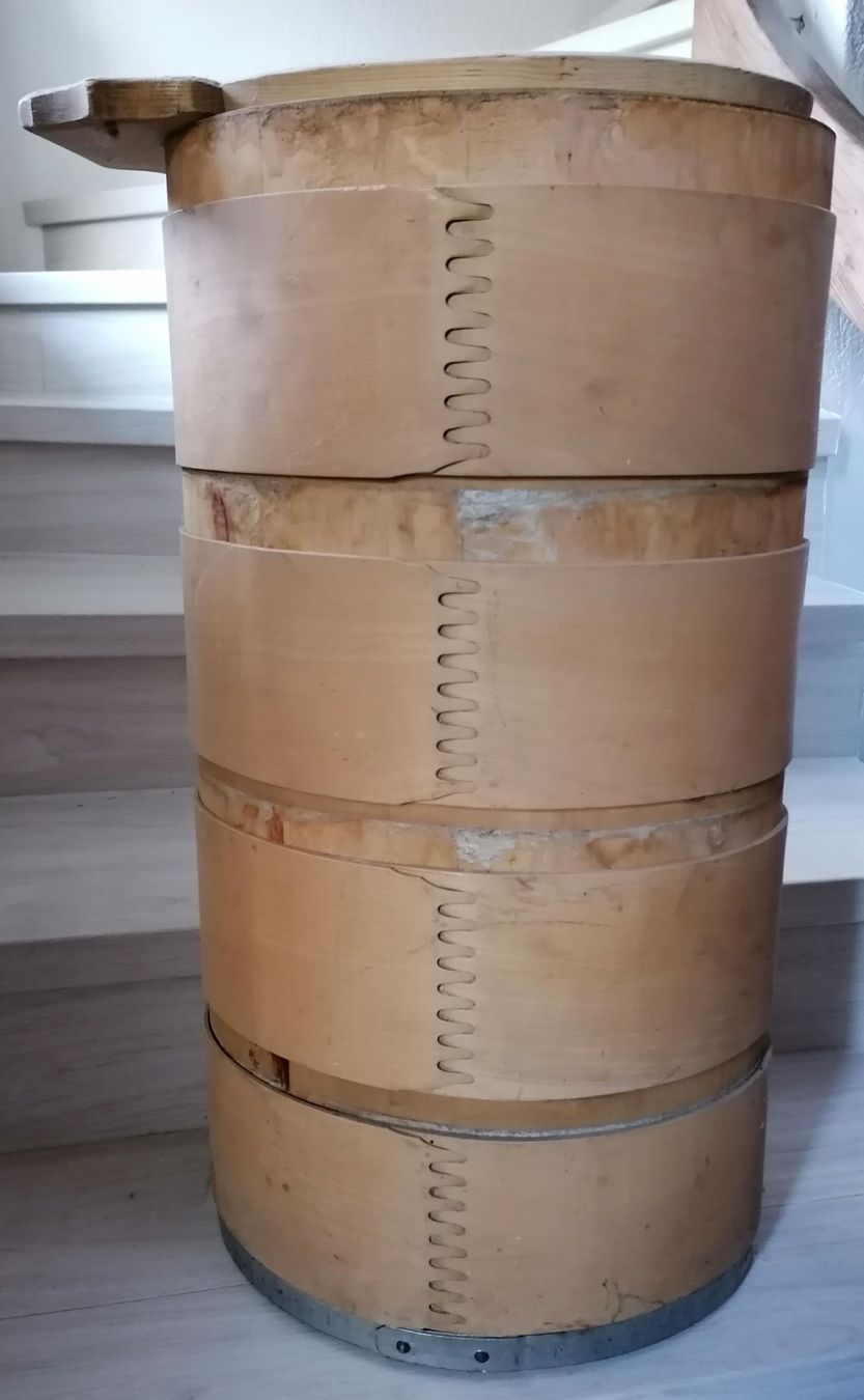 Accessori: Antike Milchtause mit Deckel - Milchkanne aus Holz – Usato da Oberurnen venduto da mackrokodile