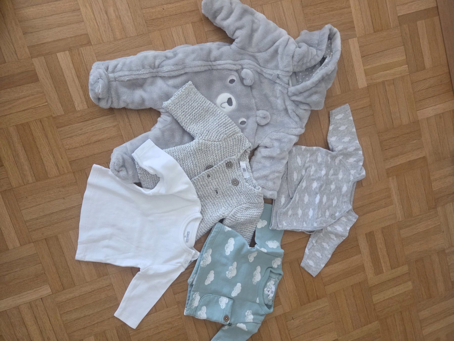 Lotti & Set di vestiti: Baby Kleider Set, Grösse 50 – Usato da Regensdorf venduto da sar_895z