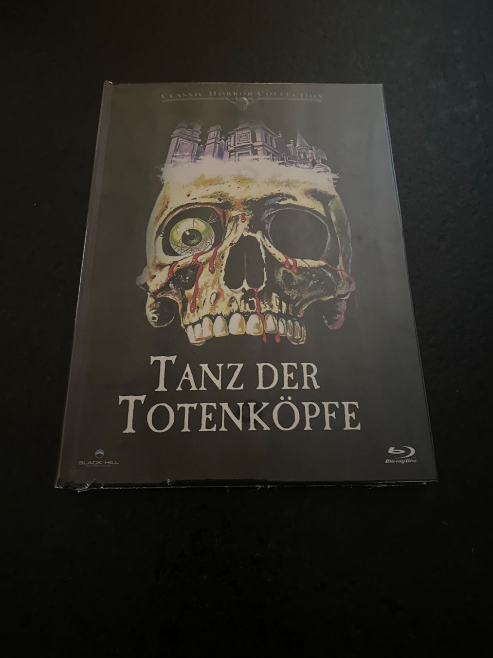 Tutti i DVDs: Tanz der Totenköpfe Mediabook Blu-ray + DVD OVP – Nuovo e nell'imballaggio originale da Schmitten FR venduto da FilmRarities