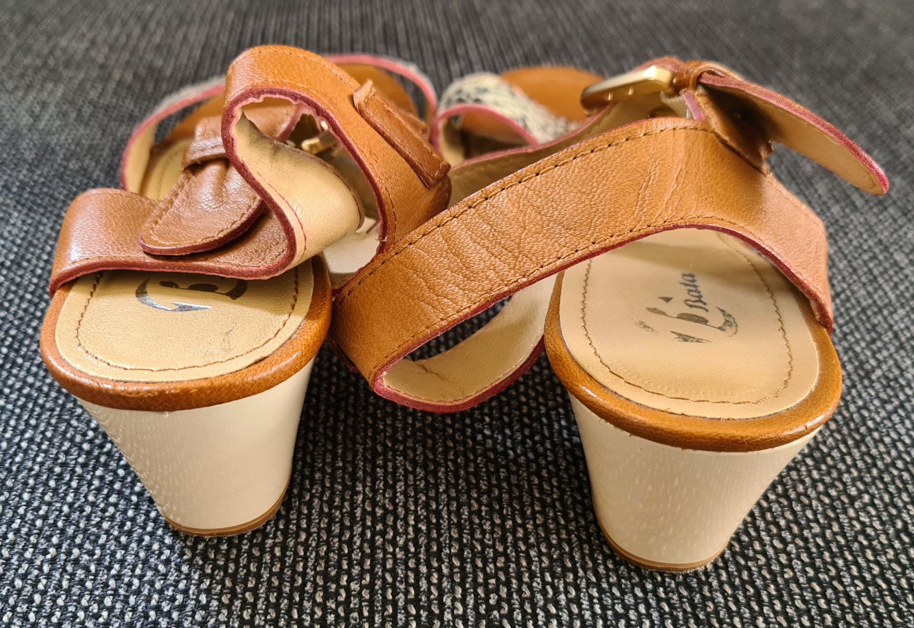 Chaussures femmes: Sandalen – D'occasion à Islikon par EFH651 1