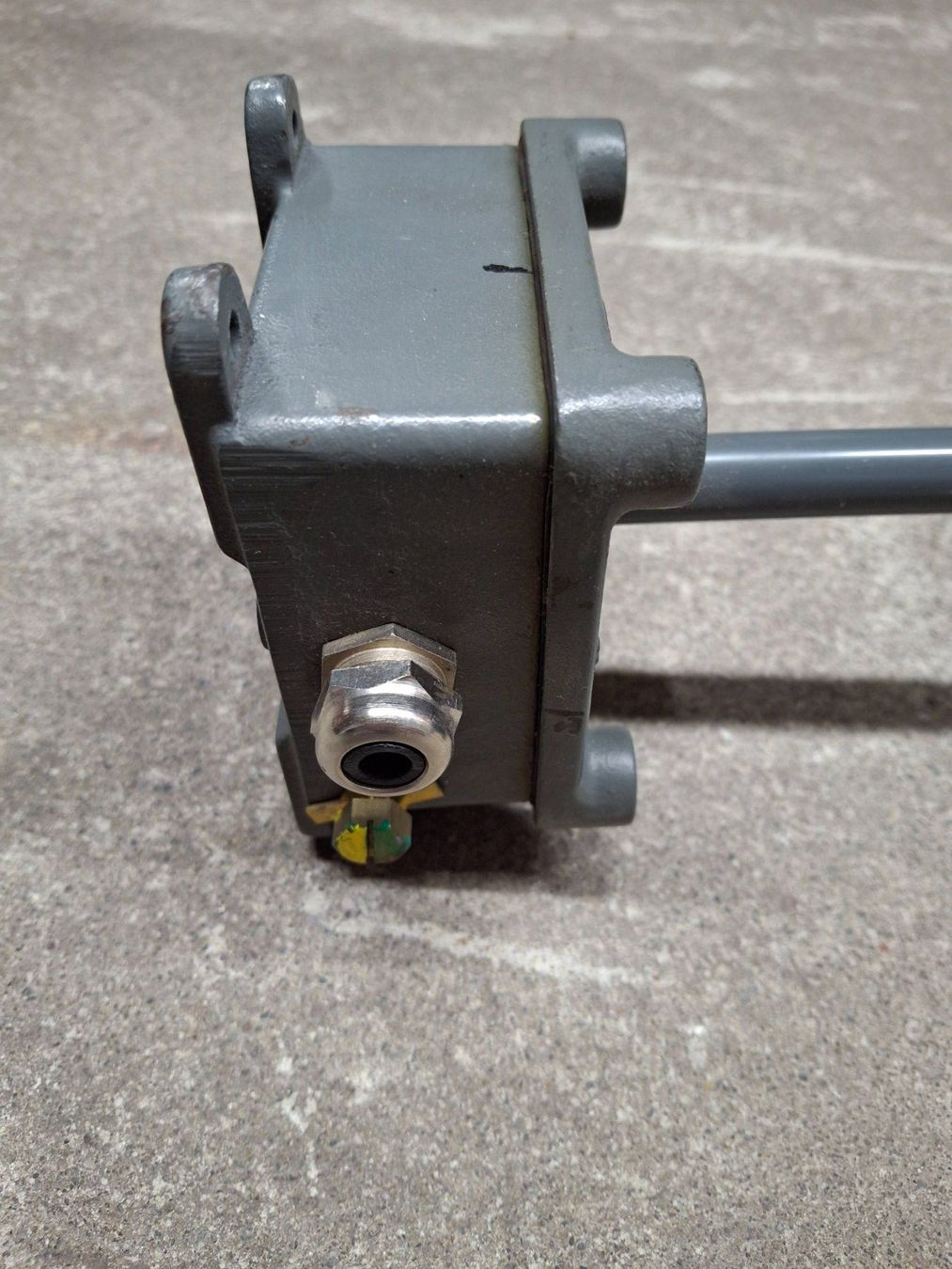 Lampade: Industrieleuchte , Bunkerlampe – Usato da Uitikon Waldegg venduto da grunderautogmbh 4