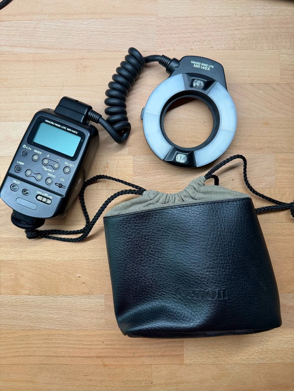 Canon Flashs: Canon MR-14EX TTL Macro Ring Blitz – D'occasion à Zwingen par frederico34032