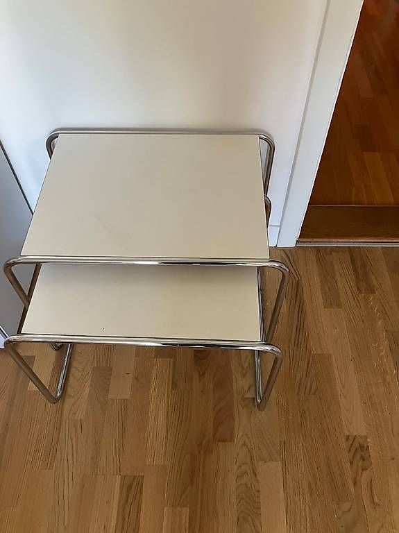 Tavoli: Thonet Beistelltische weiss  – Usato da Bern venduto da Smol 2