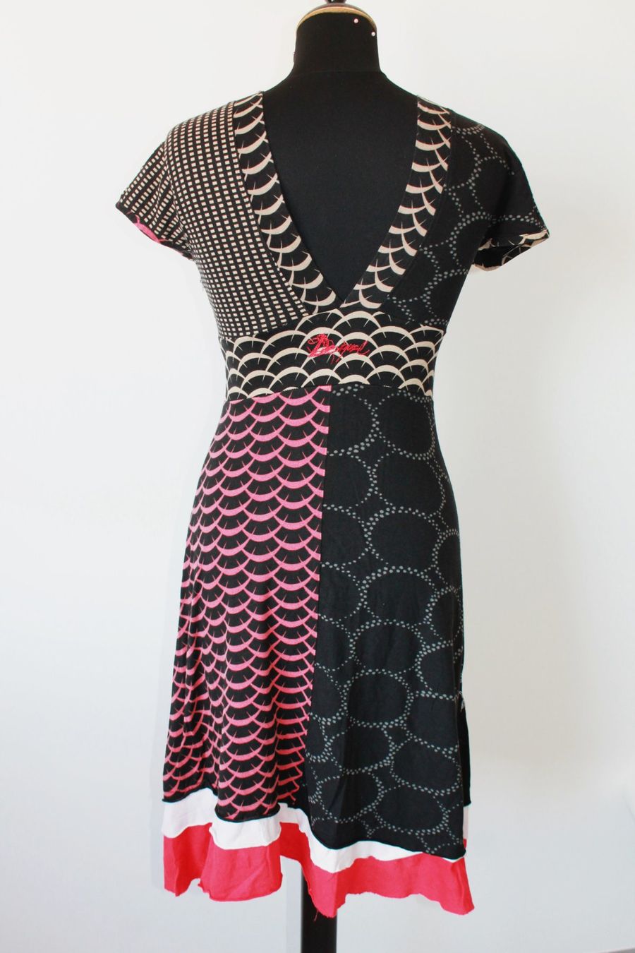 Desigual Kleider: Robe DESIGUAL taille M – Gebraucht aus Chez-le-Bart von jasse 1