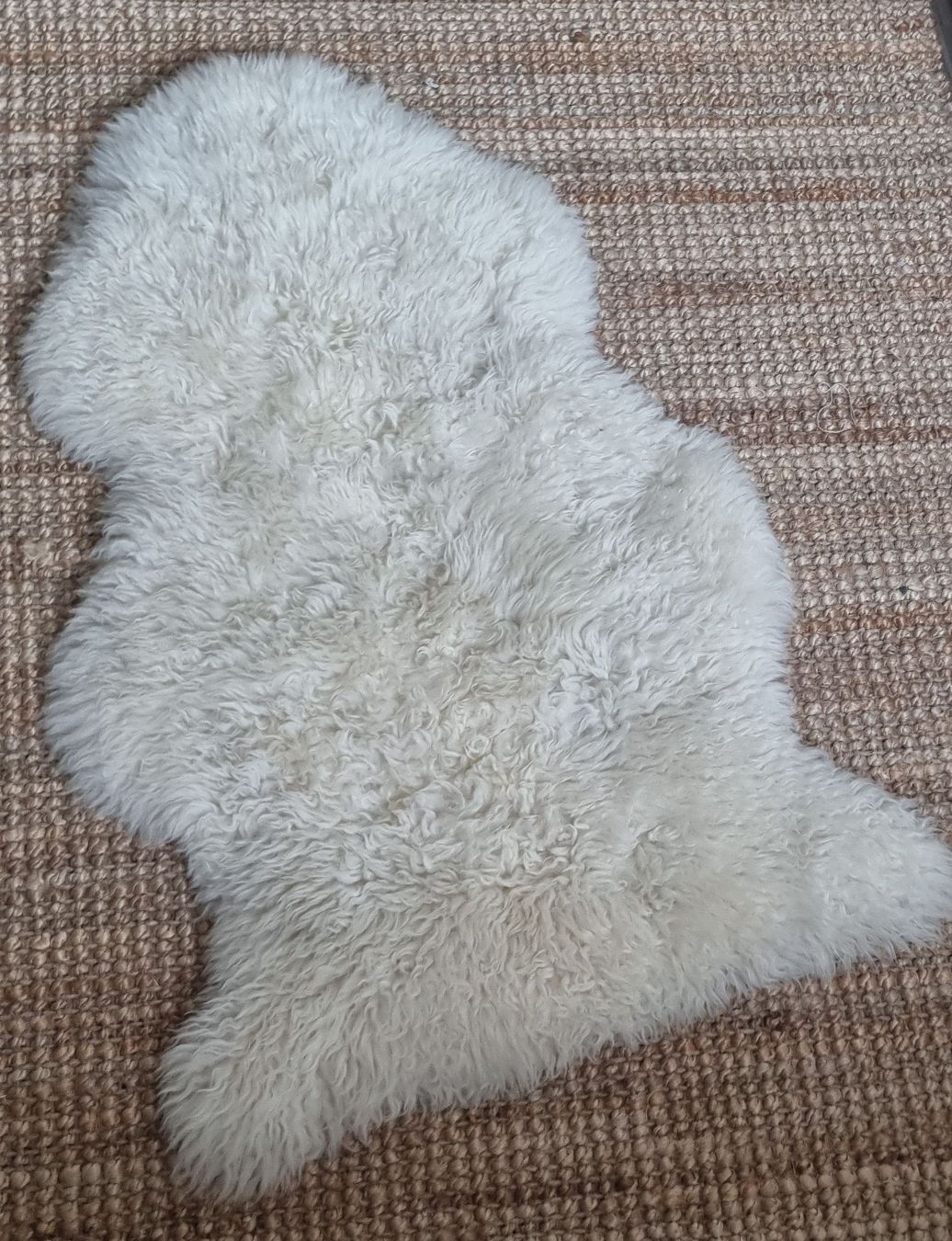 Ikea Tapis: Weißer Schaffellteppich von IKEA – D'occasion à Zug par ram_n27t