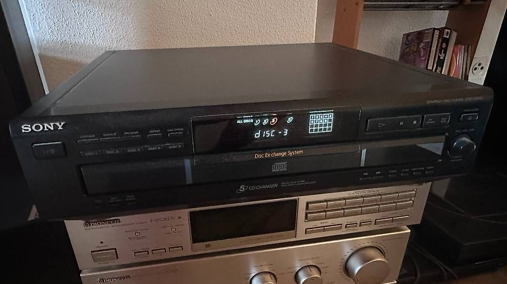 CDs: Sony CDP-CE235  5-fach CD-Wechsler – D'occasion à Basel par Rstoessel