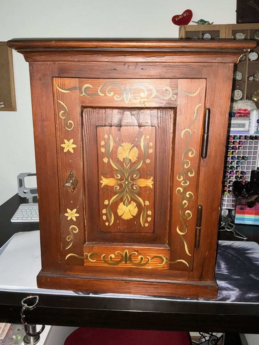 Armadi: Verkaufe ein Biedermeier schranklein   – Usato da Basel venduto da Ajscha7o1 2