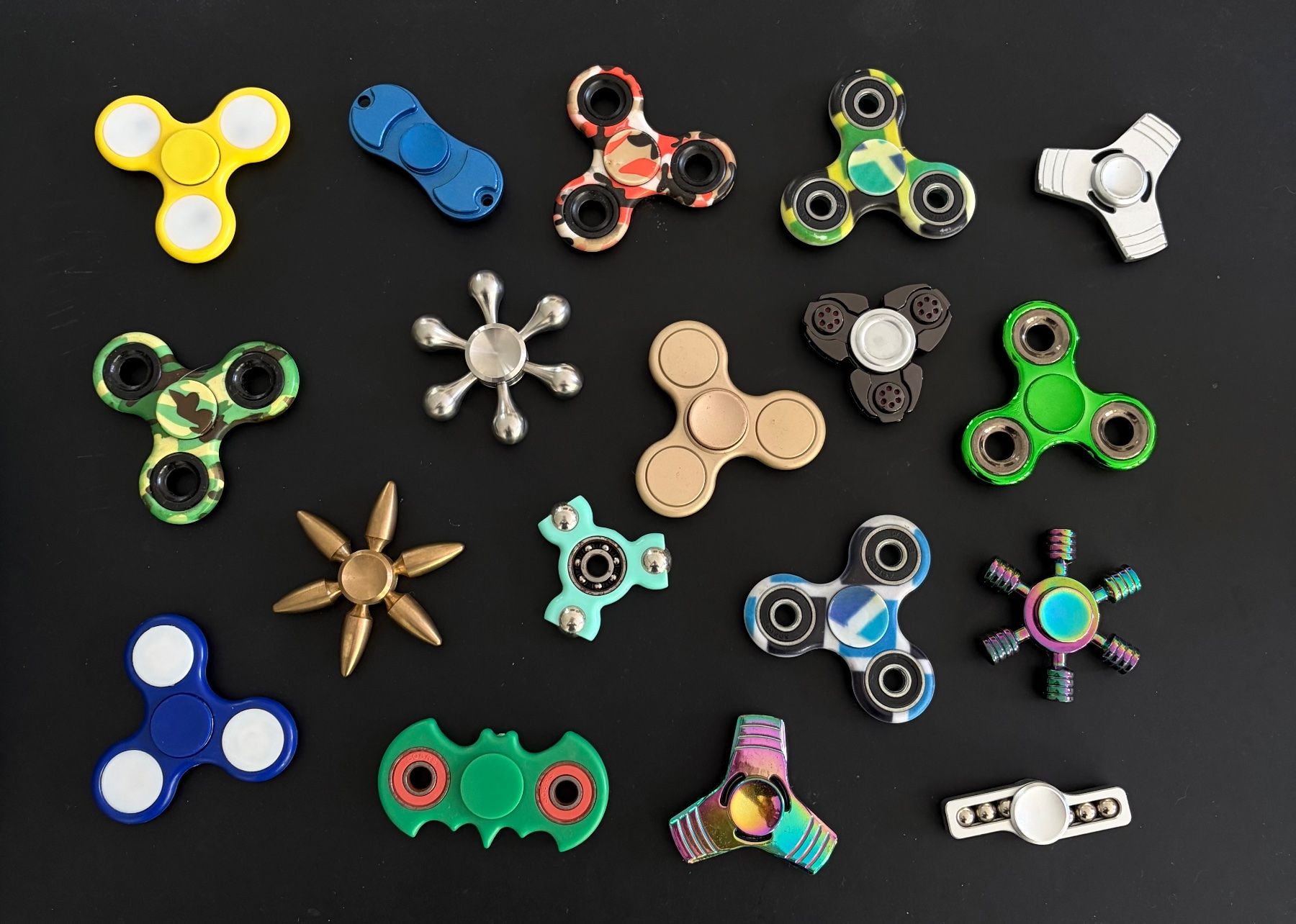 Giocattoli: Fidget Spinner Sammlung 18 Stück Metall & Spezialdesigns – Usato da Gümligen venduto da NicolasScheidegger