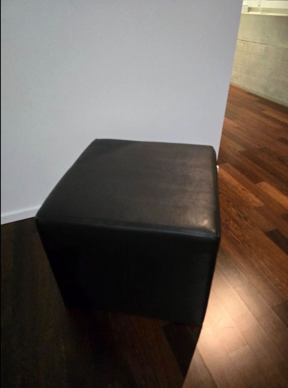 Hocker: Schwarze Lederhocker – Gebraucht aus Oftringen von ste_mp2b 1