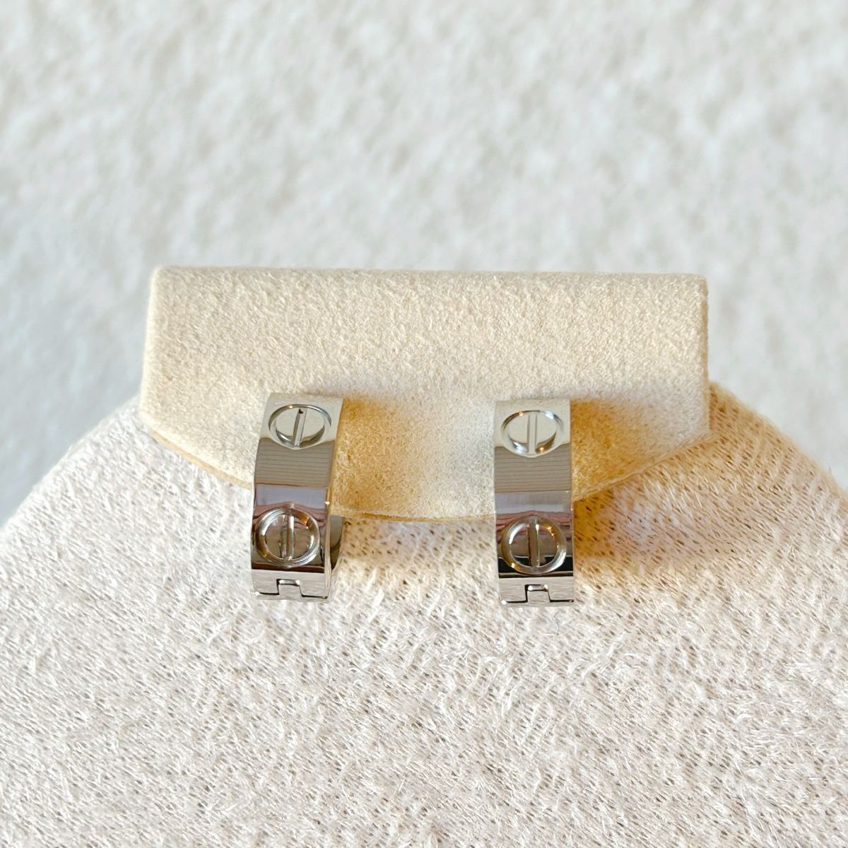 Ohrringe & -stecker: Ohrringe aus Edelstahl, silbrig, NEU – Neu und originalverpackt aus Romanshorn von KikisClothing 1