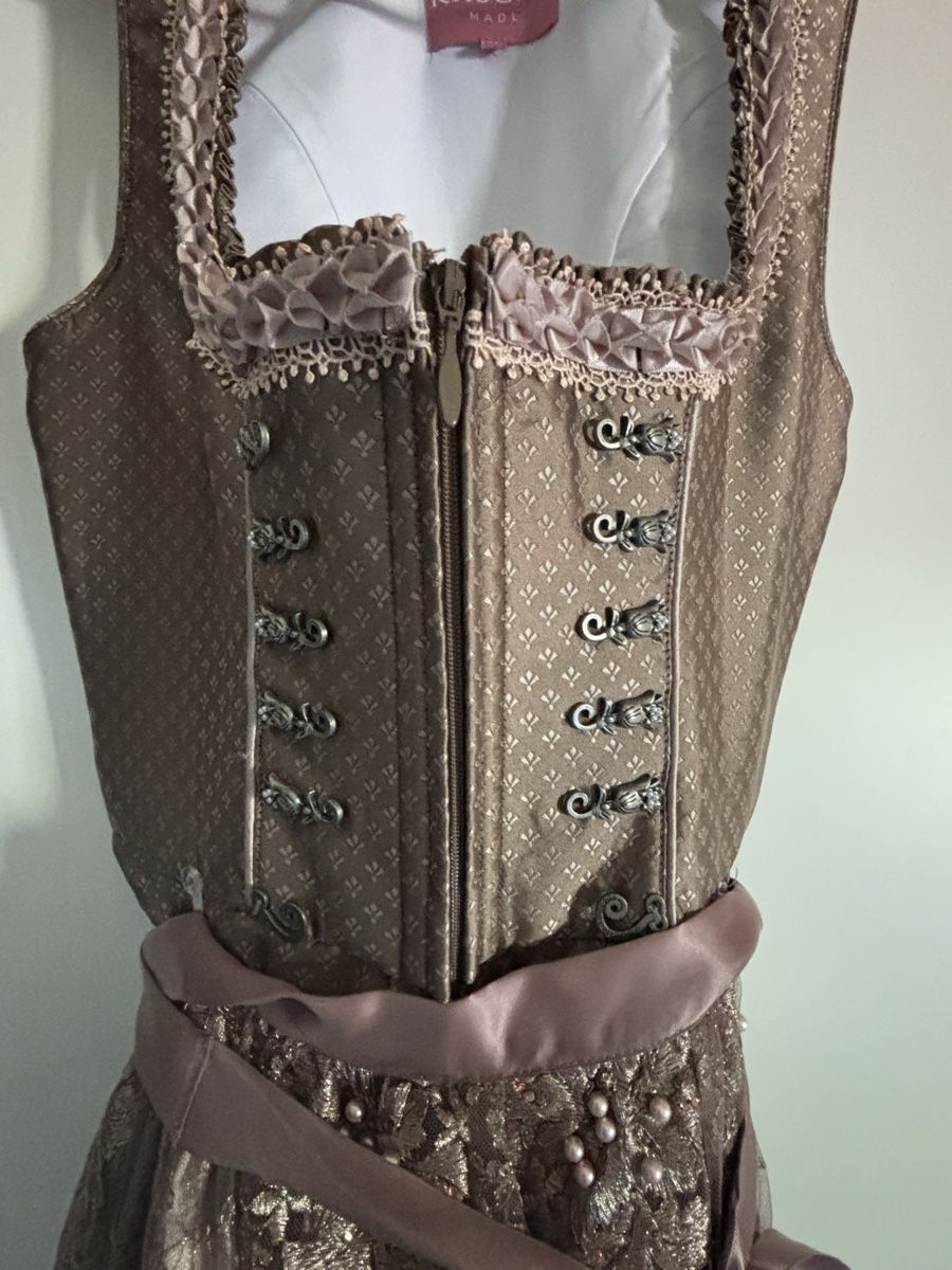 Krüger Kleider: Dirndl mit Bluse,  Grösse 38 – Gebraucht aus Gelterkinden von Midue01 1