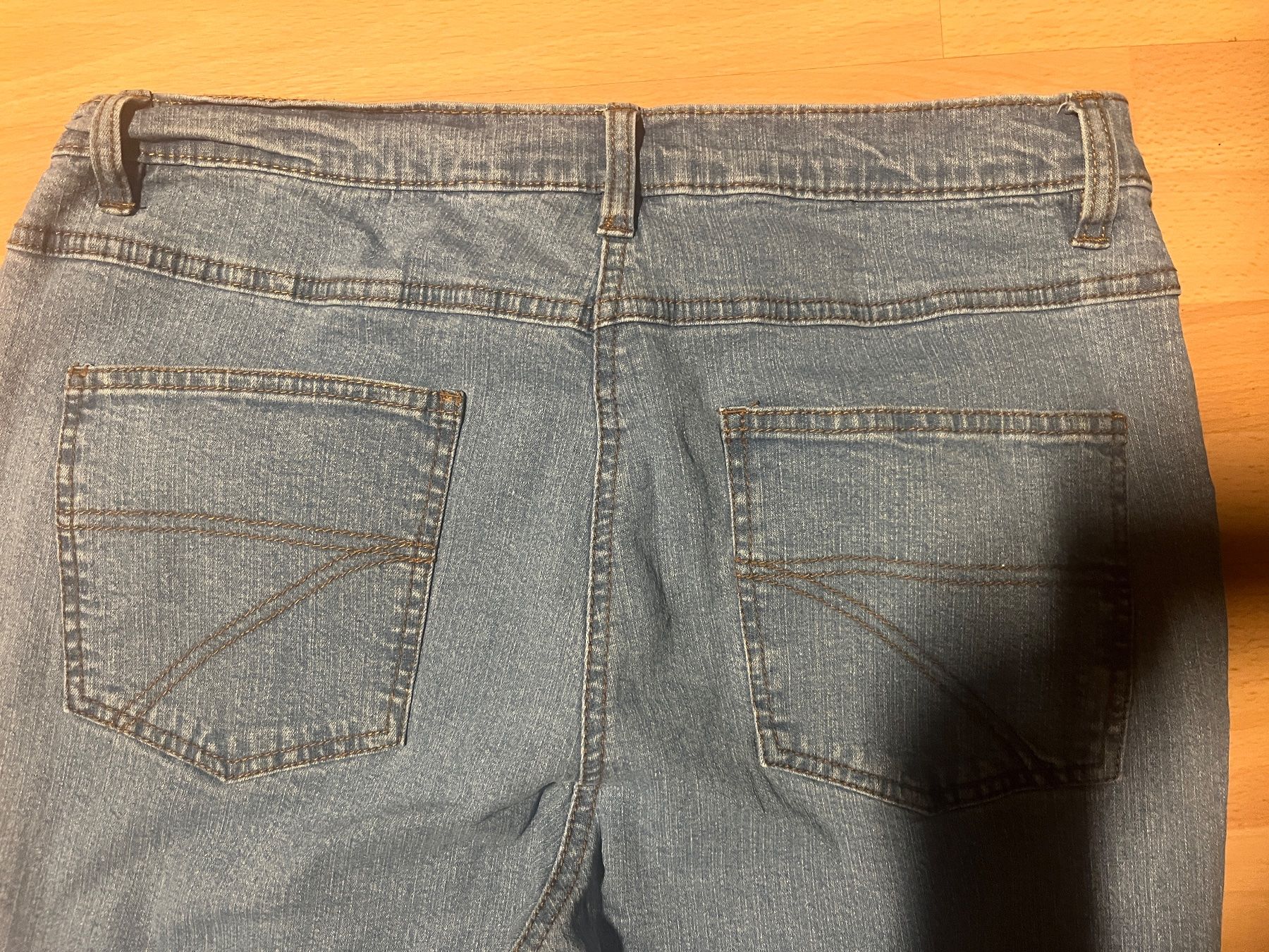 Jeans: Helle Stretch- Jeans, Kurzgrösse 21 – Usato da Strengelbach venduto da Lucaernest 2