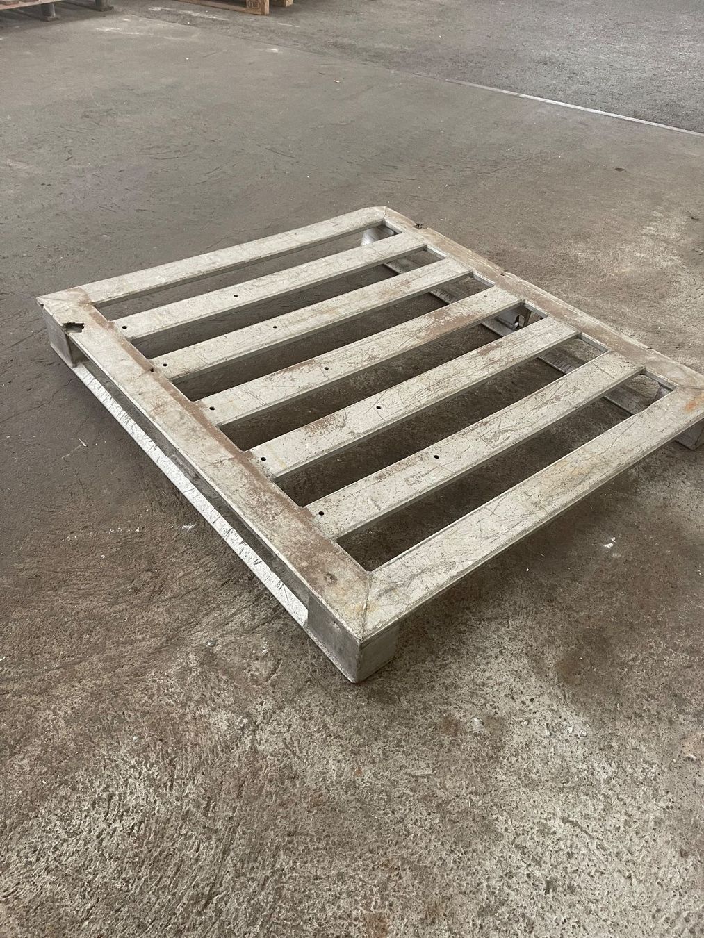 Pallets: Aluminium - Flachpallete – Usato da Herisau venduto da nat_7kdk 5