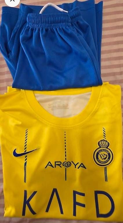 Scarpe, pantaloni & magliette da ginnastica: Kit enfant Al Nassr  – Usato da Petit-Lancy venduto da zesmile