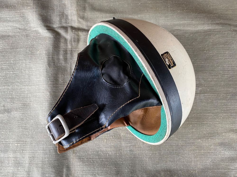 schöner alter Oldtimer Mofa Helm (Gebraucht) in Feldbach für CHF 59 ...