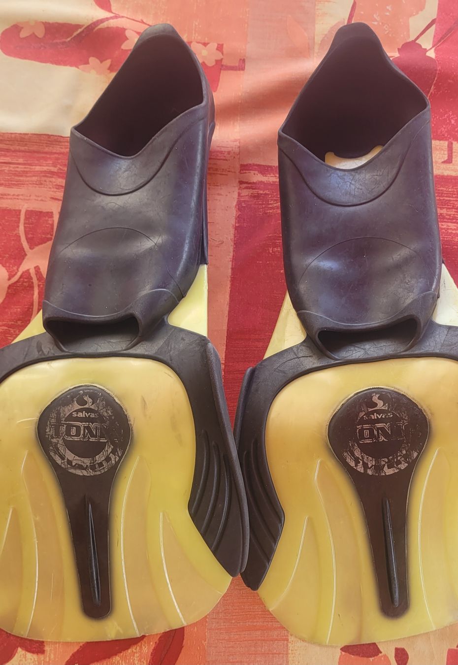 Pinne, Maschere & Boccagli: Palmes de natation Salvas Tonic Taille 37 – Usato da Neuchatel venduto da Annikika