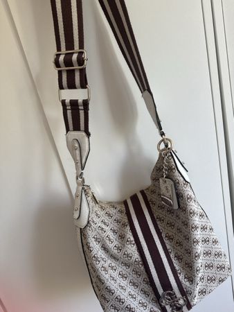 Guess Schultertasche / Umhängetasche