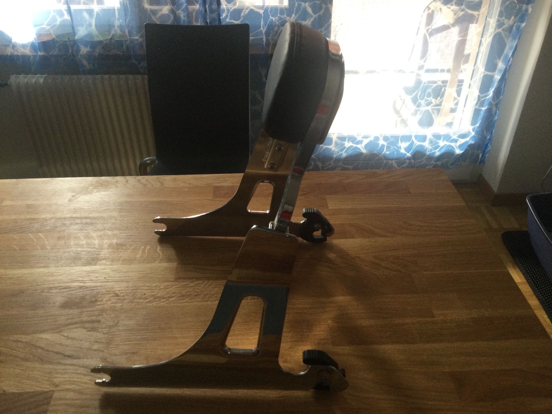 Selle & Accessori: SISSY BAR POUR HARLEY DAVIDSON – Usato da Brügg BE venduto da traindenuit 2