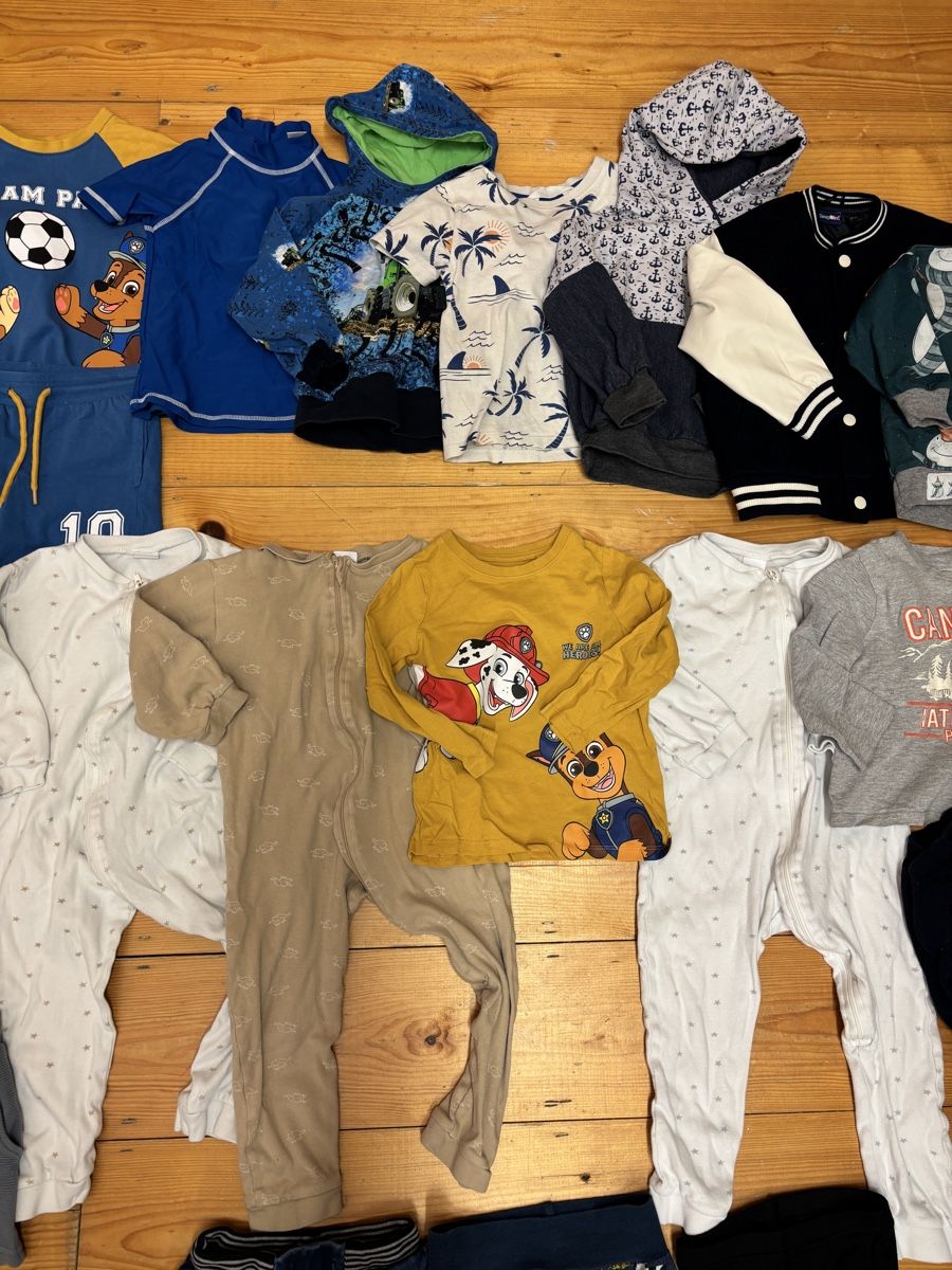 Lotti & Set di vestiti: Kleiderpaket Jungs, Grösse 98 – Usato da Büren an der Aare venduto da Nikito2001 2