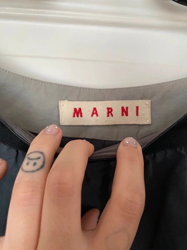 Marni Gonne: grey marni skirt – Usato da basel venduto da wastedworld 2