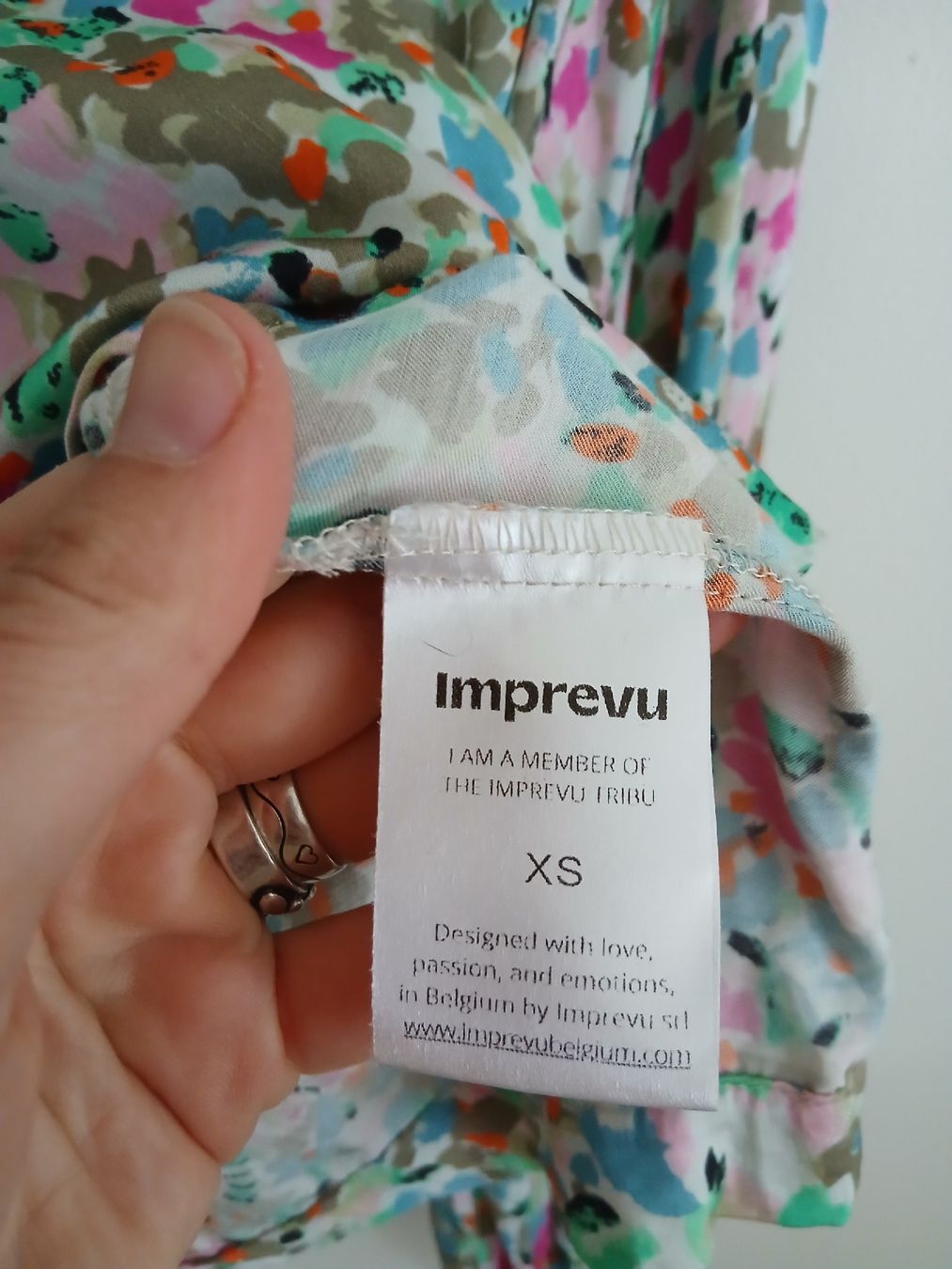 Chemisiers: Imprevu Colourful Blouse Size XS – Neuf (Voir description) à Wil SG par tre_g2l7 3