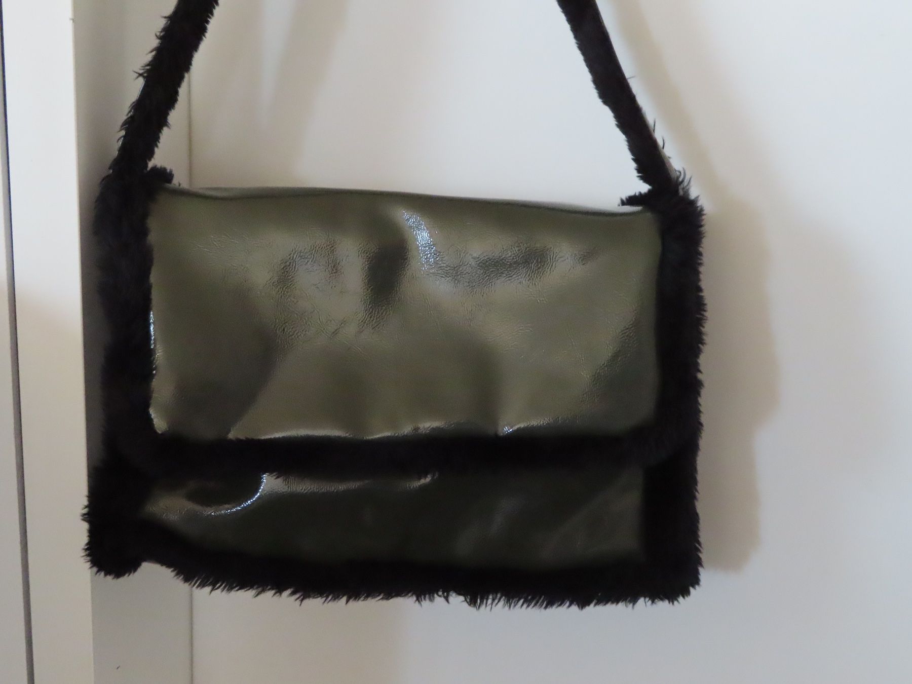 Globus Borse da donna: schöne Tasche oliv mit Fell GLOBUS +++top+++ – Usato da Wallenried venduto da Asyano 3