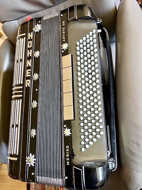 Musikinstrumente: Hohner Morino XIN – Gebraucht aus Oberdorf SO von Lanzinger 1