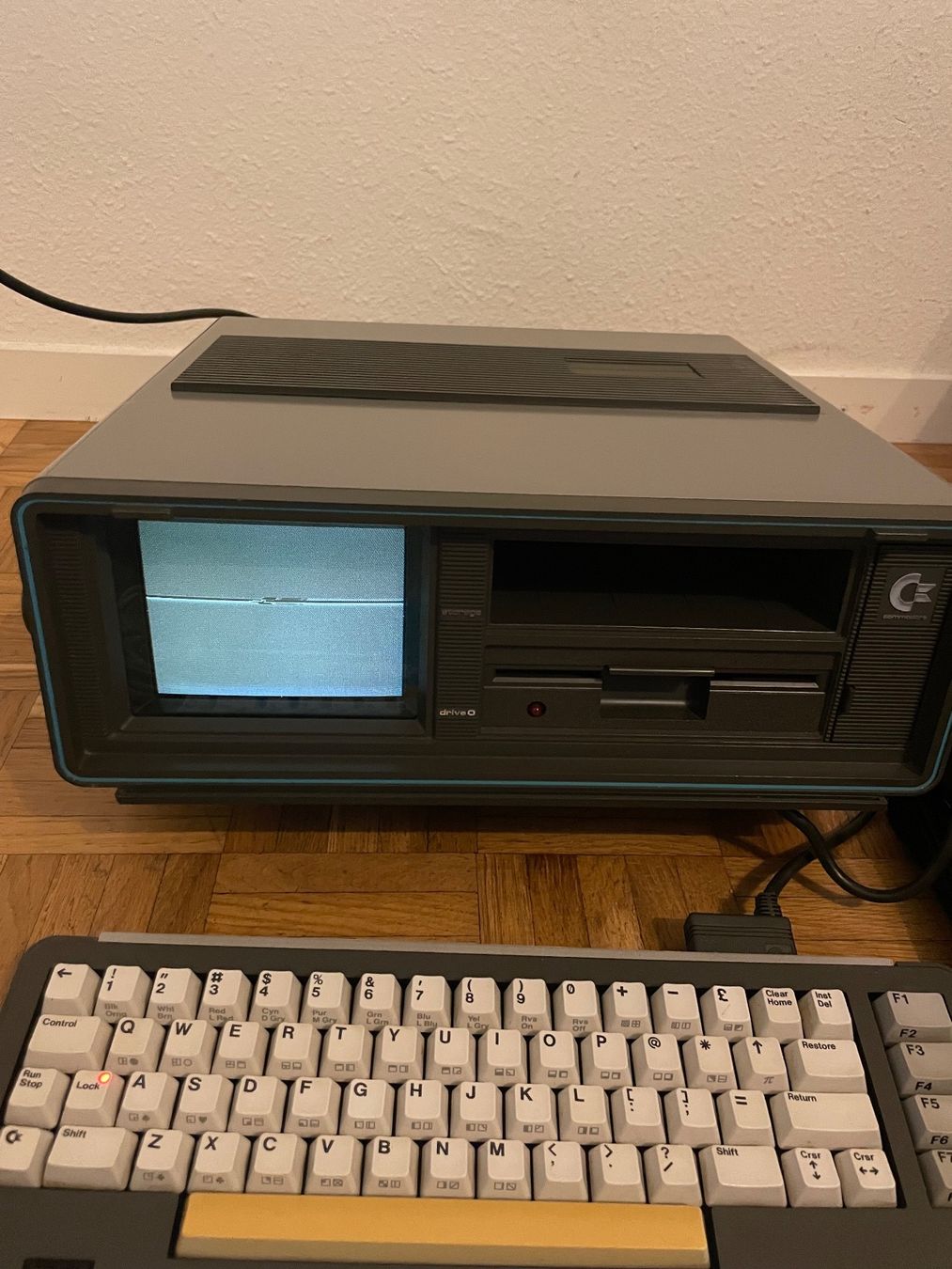 Commodore PC: Commodore SX-64 – Usato da Zürich venduto da beli_30 2