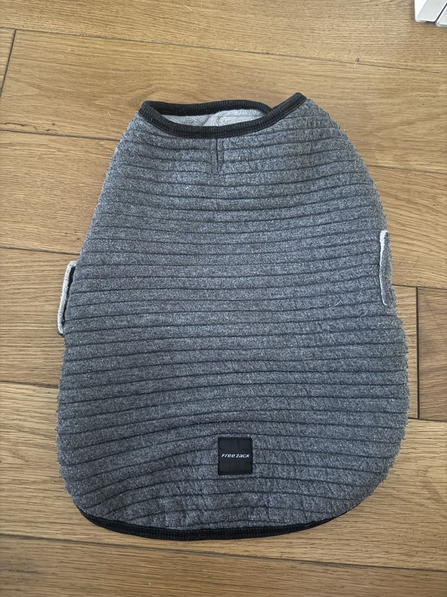 Abbigliamento: Hundekleidung 15 chf/stk – Usato da Luzern venduto da vivientth 7