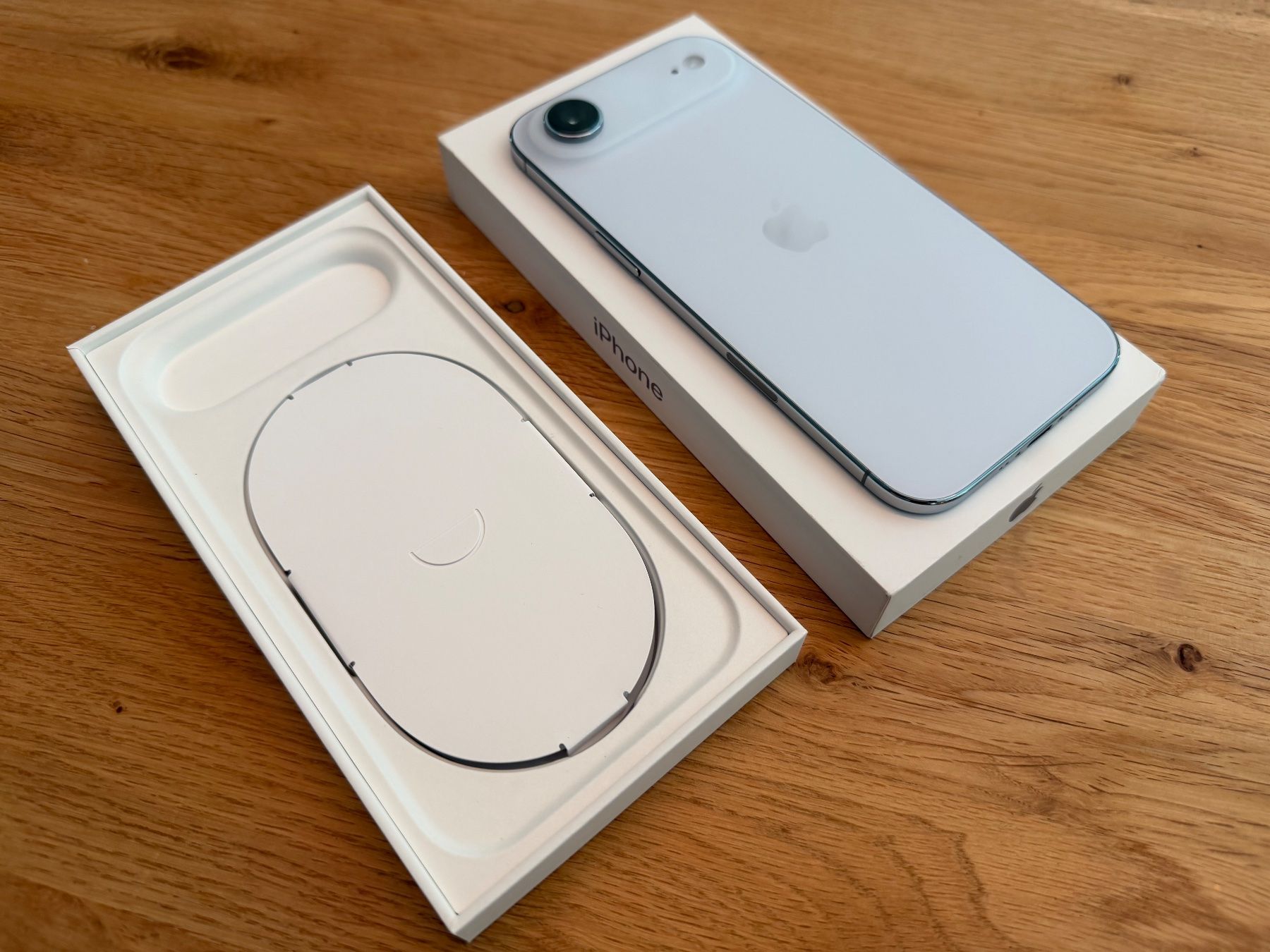 Apple Telefoni cellulari / Smartphones: iPhone Air 256Go Bleu Ciel – Nuovo (secondo la descrizione) da Bottens venduto da sundea 7